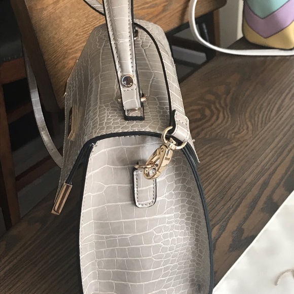 Purses - Picture 7 of 8